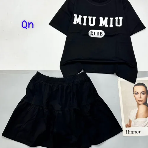đồ bộ chân váy có quần áo tay ngắn in chữ miu miu