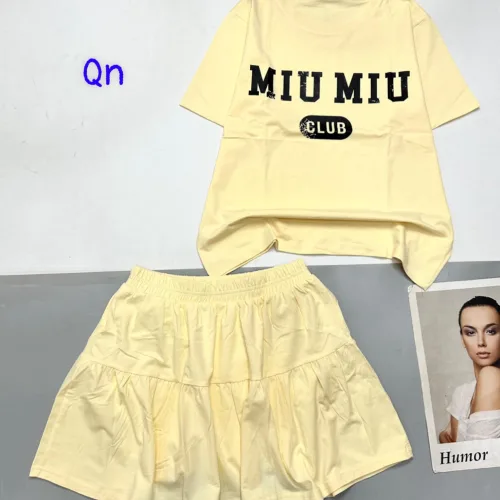 đồ bộ chân váy có quần áo tay ngắn in chữ miu miu