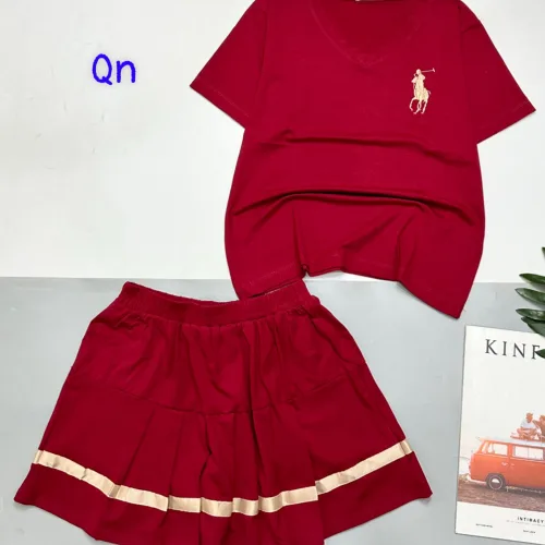 đồ bộ chân váy có sọc dưới áo tay ngắn cổ V