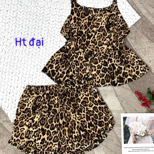 Đồ bộ form rộng quần đùi áo hai dây có nút hoạ tiết