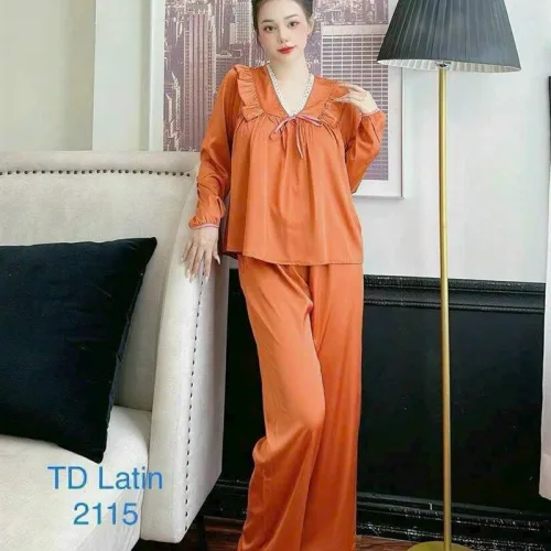 Đồ bộ latin quần dài áo tay dài cổ v ren trắng màu trơn