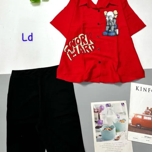 đồ bộ nữ quần lửng đen áo sơ mi in chữ