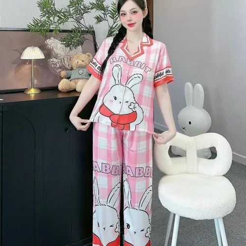 Đồ bộ pijama latin quần dài áo tay ngắn cổ bẻ in hình dể thương