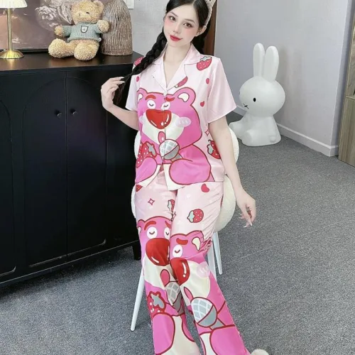 Đồ bộ pijama latin quần dài áo tay ngắn cổ bẻ in hình dể thương