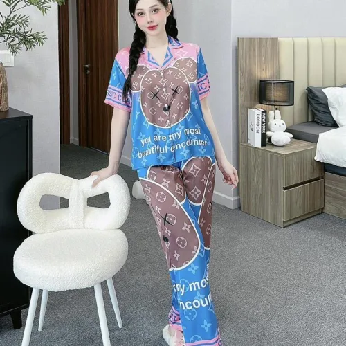 Đồ bộ pijama latin quần dài áo tay ngắn cổ bẻ in hình dể thương