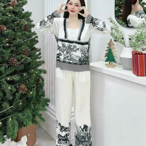 Đồ bộ pijama quần dài áo tay dài cổ vuông in hình