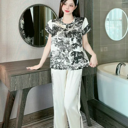 Đồ bộ pijama quần dài áo tay ngắn cổ tròn viền nhún in hoạ tiết