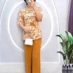 Đồ bộ quần dài áo tay lửng cổ vuông hoạ tiết
