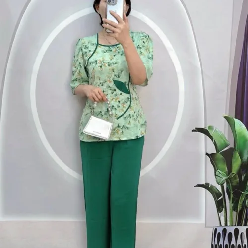 Đồ bộ quần dài áo tay lửng cổ vuông hoạ tiết
