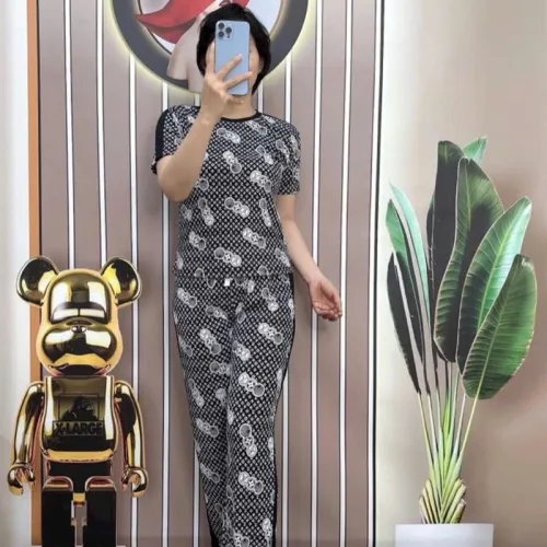 Đồ bộ quần dài áo tay ngắn cổ tròn hoạ tiết