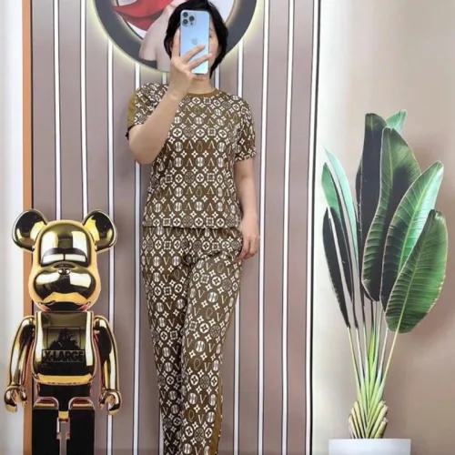 Đồ bộ quần dài áo tay ngắn cổ tròn hoạ tiết