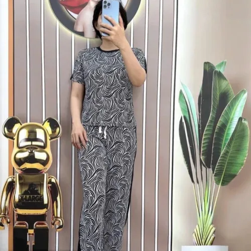 Đồ bộ quần dài áo tay ngắn cổ tròn hoạ tiết