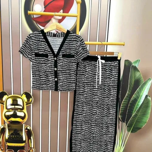 Đồ bộ quần dài áo tay ngắn cổ v hoạ tiết