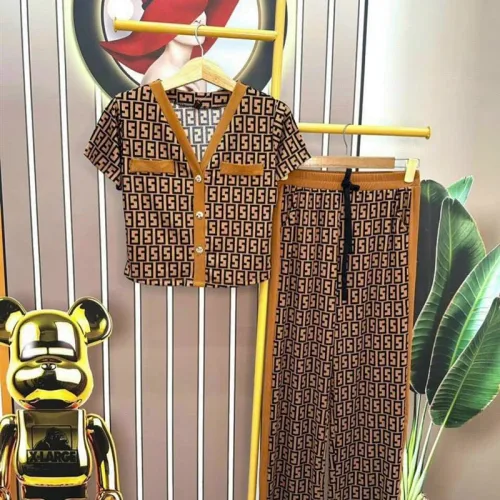 Đồ bộ quần dài áo tay ngắn cổ v hoạ tiết