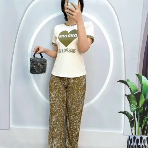 Đồ bộ quần dài áo tay ngắn in hình trái tim trước ngực