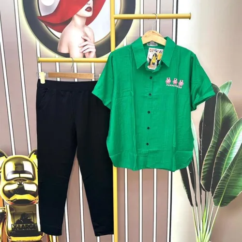 Đồ bộ quần dài đen áo sơ mi tay ngắn in hình gấu sau lưng