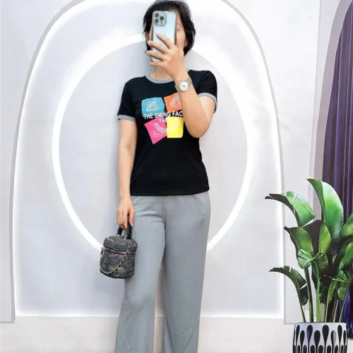 Đồ bộ quần dài màu áo tay ngắn cổ tròn in hình