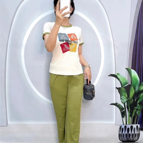 Đồ bộ quần dài màu áo tay ngắn cổ tròn in hình