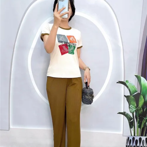 Đồ bộ quần dài màu áo tay ngắn cổ tròn in hình