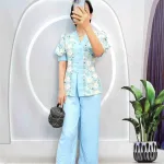 Đồ bộ quần dài trơn áo cổ chữ V in hoạ tiết bông