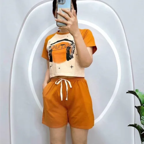 Đồ bộ quần đùi áo croptop cổ tròn in hình