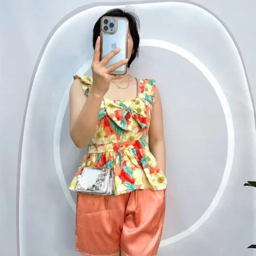 Đồ bộ quần đùi áo dây cổ vuông hoạ tiết nơ trước ngực