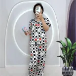 Đồ bộ quần đùi áo tay ngắn cổ bẻ hoạ tiết