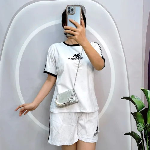 Đồ bộ quần đùi áo tay ngắn cổ tròn in chữ