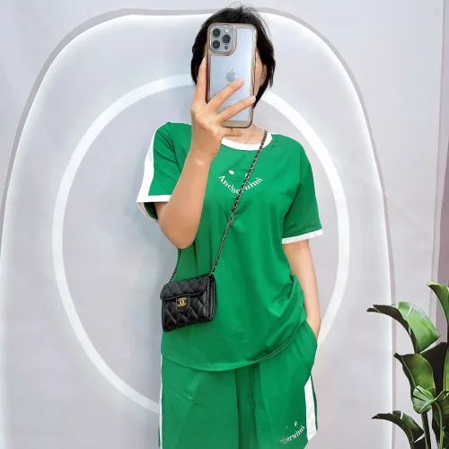 Đồ bộ quần đùi áo tay ngắn cổ tròn in chữ
