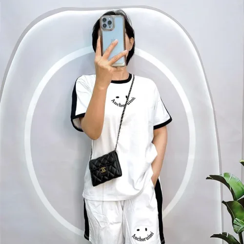 Đồ bộ quần đùi áo tay ngắn cổ tròn in chữ