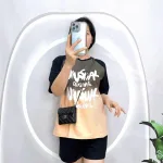 Đồ bộ quần đùi áo tay ngắn cổ tròn in chữ