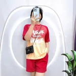 Đồ bộ quần đùi áo tay ngắn cổ tròn in chữ 2 màu
