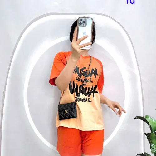 Đồ bộ quần đùi áo tay ngắn cổ tròn in chữ 2 màu