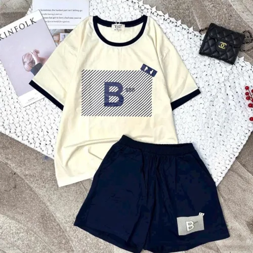 Đồ bộ quần đùi áo tay ngắn cổ tròn in chữ B
