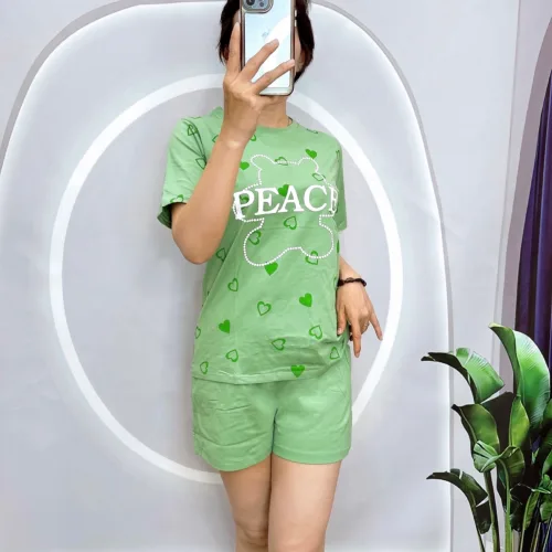 Đồ bộ quần đùi áo tay ngắn cổ tròn in chữ peace