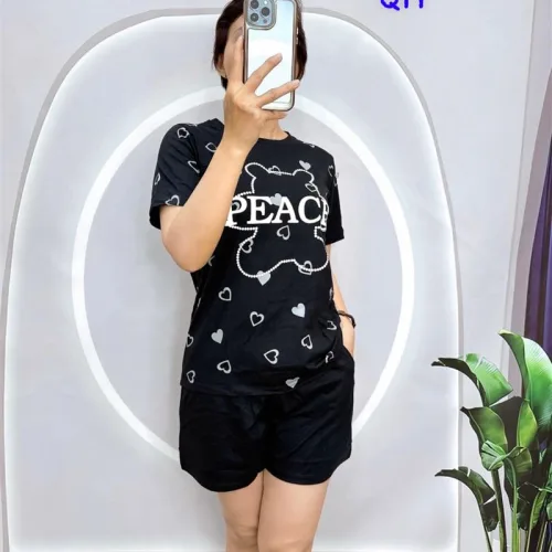 Đồ bộ quần đùi áo tay ngắn cổ tròn in chữ peace