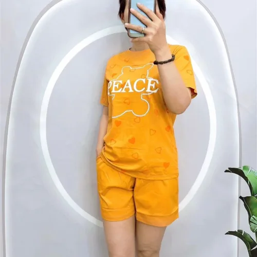 Đồ bộ quần đùi áo tay ngắn cổ tròn in chữ peace