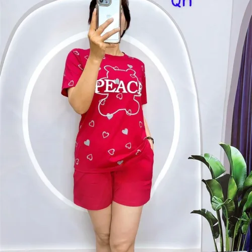 Đồ bộ quần đùi áo tay ngắn cổ tròn in chữ peace