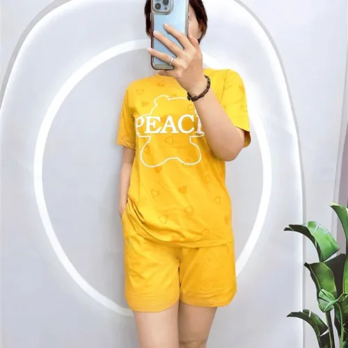 Đồ bộ quần đùi áo tay ngắn cổ tròn in chữ peace