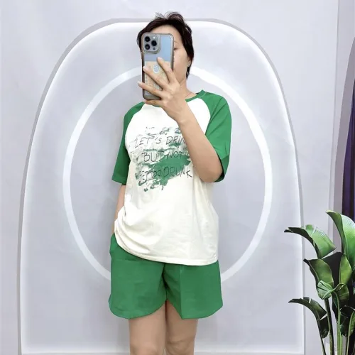 Đồ bộ quần đùi áo tay ngắn cổ tròn in hình