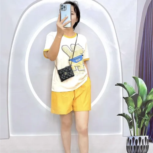 Đồ bộ quần đùi áo tay ngắn cổ tròn in hình