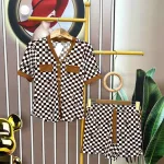 Đồ bộ quần đùi áo tay ngắn cổ v hoạ tiết