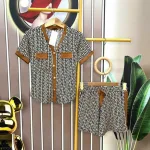 Đồ bộ quần đùi áo tay ngắn cổ v hoạ tiết