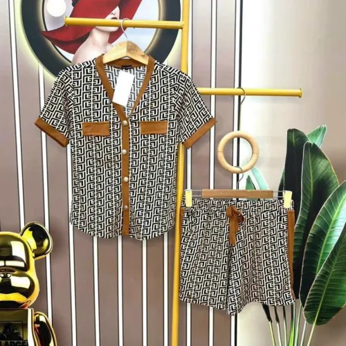 Đồ bộ quần đùi áo tay ngắn cổ v hoạ tiết