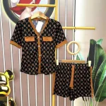 Đồ bộ quần đùi áo tay ngắn cổ v hoạ tiết