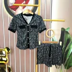Đồ bộ quần đùi áo tay ngắn cổ v hoạ tiết