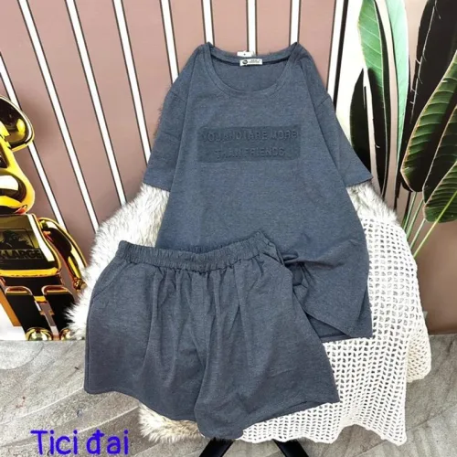 Đồ bộ quần đùi áo tay ngắn in chữ dập nổi form rộng