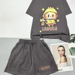 đồ bộ quần đùi áo tay ngắn in chữ LABUBU