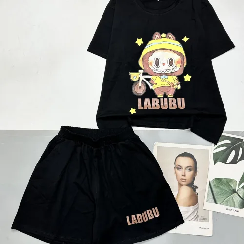đồ bộ quần đùi áo tay ngắn in chữ LABUBU