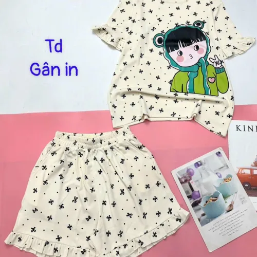 đồ bộ quần đùi áo tay ngắn in hình bé gái